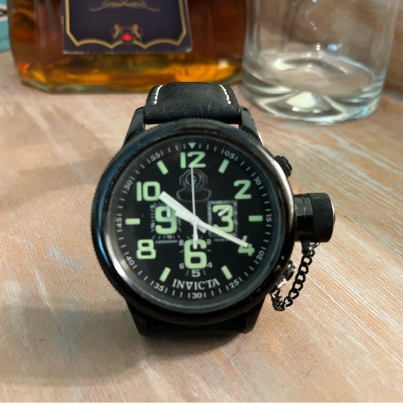 Signature Diver. Waterproof 100M.
Needs a new battery.
Swiss Quartz. 52mm - Picture 1 of 4